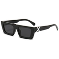 Retro Rechteck Sonnenbrille in Schwarz mit weißem X-Detail an Bügeln und grauen Gläsern - Schwarzer Rahmen Graue Gläser