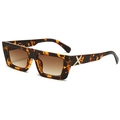 Retro-Sonnenbrille mit quadratischem Rahmen in Schildpatt-Optik und braunem Verlaufsglas - Leoparden-Rahmen / Teebraune Gläser