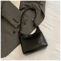 Sac sous le bras noir brillant au design plissé unique avec des détails de nœuds - Noir sans Pendentif