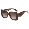 Fashionable oversized square tortoiseshell sunglasses with brown gradient lenses - Tortoiseshell Frame Tea Lens