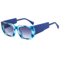 Occhiali da sole quadrati alla moda con montatura blu testurizzata e lenti sfumate - Montatura Tartarugata Blu Doppie Lenti Grigie