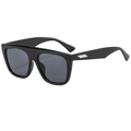 Moderne Flat-Top-Sonnenbrille in Schwarz mit silbernen Metallakzenten an den Bügeln - Hellschwarz