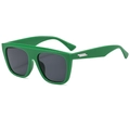 Übergroße grüne quadratische Sonnenbrille mit dunklen Gläsern und silbernen Metalldetails - Festes Grün