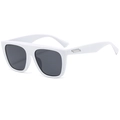 Weiße Oversized Square Sonnenbrille mit dunklen Gläsern und silbernem Metalldetail - Reinweiß
