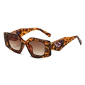 Fashionable square chunky tortoiseshell sunglasses with brown gradient lenses for women - Leopard Frame / Tea Lens
