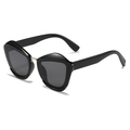 Moderne Cat-Eye-Sonnenbrille mit schwarzem geometrischem Rahmen und goldener Brücke - Schwarzer Rahmen Graue Gläser
