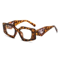 Chic square frame sunglasses in tortoiseshell finish with purple marble triangular temple detail - Leopard Frame Clear Lens