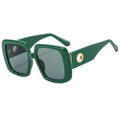 Quadratische Oversize-Sonnenbrille in Dunkelgrün mit grauen Gläsern und goldenen Details - Grüner Rahmen Graue Gläser