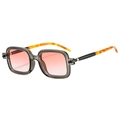 Retro-Sonnenbrille mit grauem transparentem Rahmen und pink-orangefarbenem Verlauf - Transparenter Grauer Rahmen Rosa Verlaufsgläser