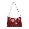 Borsa punk in pelle verniciata bordeaux con fibbie metalliche e borchie in vista frontale - Rosso