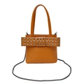 Orange Handtasche aus Leder mit Nieten-Schleife und silberner Kettenträger - Braun