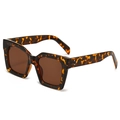 Oversized retro tortoiseshell square sunglasses with silver rivets and brown lenses - Tortoiseshell Frame Tea Lens