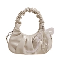 Cremeweiße geraffte Wolken-Handtasche mit eleganter Perlen-Schleife und Netzdekor - Gebrochenes Weiß