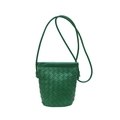 Sac seau tressé vert avec bandoulière fine pour un style élégant et décontracté - Vert