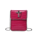 Sac bandoulière fuchsia effet crocodile avec boucle croix argentée et bandoulière chaîne - Rose