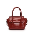 Bordeauxrode crossbodytas van kunstleer met ronde handvatten en wit merklogo - Rood