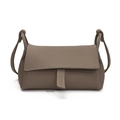 Elegante bruine lederen pillow bag met witte contraststiksels en een gespsluiting - Grijs