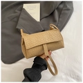 Piccola borsa a tracolla minimalista in pelle intrecciata kaki con patta chic - Cachi