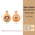 Apribottiglie magnetico in legno con motivo clown, dimensioni 8,5x6cm per frigorifero - Cane Pagliaccio