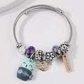 Pulsera plateada con cuentas, colgante de gato azul, perlas púrpuras y estrellas - Azul