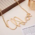 Cintura a catena vintage in metallo dorato con grande ciondolo LOVE per abiti donna - Forma di Lettere LOVE / Lettera d'Oro