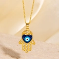 Collier Main de Fatma doré avec un œil maléfique en cœur bleu et des zircons - Style Main de Fatma Émail Cœur Bleu Doré (BXL0342-62)