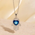 Collier Main de Fatma en argent avec œil de cœur bleu et cristaux de zircone blancs - Style Main de Fatma Émail Cœur Bleu Argenté (BXL0342-63)