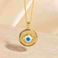 Collier œil protecteur doré avec cristaux colorés et pendentif soleil radiant - Style Anneau Radial Doré en Zircone Multicolore (BXL0342-74)