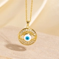 Collier Mauvais Œil doré avec pendentif pavé de zircons sur un fond texturé élégant - Style Doré Mauvais Œil Pavé de Zircone à Anneaux Multiples (BXL0342-78)