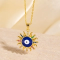 Collier soleil doré avec zircons colorés et pendentif œil bleu de protection - Style Mauvais Œil Soleil en Zircone Multicolore Doré (BXL0342-87)