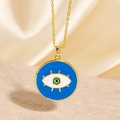 Collier Main de Fatma doré avec pendentif en émail bleu et zircon vert sur fond en soie - Style Œil à Pupille Verte Fond Bleu Doré (BXL0342-102)