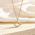 Collier œil protecteur doré en acier inoxydable avec zircons blancs sur pierre - Style Feuille Ajourée Dorée Pavée de Zircone (BXL0342-148)
