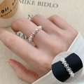 Eleganter silberner Spitzenring mit zarten Durchbrüchen und weißen Perlenverzierungen - Vintage Perlenspitze-Stil (JZ5212)