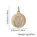 Pendentif Main de Fatma plaqué or avec strass blancs et dimensions du produit - Geste de Cœur (Style 6)