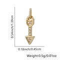 Pendentif flèche plaqué or avec zircons étincelants et dimensions précises affichées - Silhouette de Petite Fille (Style 11)