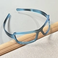 Serre-tête bleu clair translucide avec dents antidérapantes et accents de perles brillantes - Bleu Royal