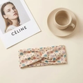 Detail van elastische hoofdband met kleurrijke vlinderpatronen en een stijlvolle knoop - 3# Geel