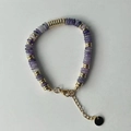 Collier fait main avec perles en pierre semi-précieuse violette et entretoises dorées - Bracelet / Jade Violet