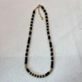 Collier artisanal perles disques noires et intercalaires dorés en noir et or classique - Collier / Agate noire
