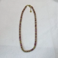 Collier en perles de pierres roses avec intercalaires dorés et fermoir mousqueton - Collier / Pierre Rose