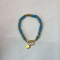 Collier fait main avec perles en pierre bleue et accents dorés au style vintage - Bracelet / Turquoise Bleue