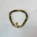 Bracelet vintage fait main avec des pierres précieuses vertes et des perles dorées - Bracelet / Pierre Vert Cèdre