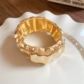 Brazalete ancho dorado ondulado con acabado de espejo pulido y cierre de bisagra lateral - Estilo De Espejo Plisado Irregular (47#) / Dorado