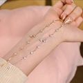 Französisches Luxus-Armband mit Quasten, Kleeblatt, Sternen und funkelnden Zirkonia - 16+3cm (Verstellbare Kette) / Platin (Silberfarbe)