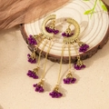 Ethnische Goldene Mondsichel Ohrringe mit violetten Perlen Quasten auf Holzdekor - Gold mit Violett (EA116)