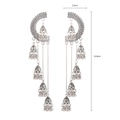 Detailansicht silberner Boho-Ohrringe mit Maßen von 2,5 cm Breite und 12,8 cm Länge - Silber (EA116)