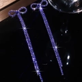 Macro di orecchini a fiocco con lunghe nappe di strass blu intenso e riflessi su nero - Combinazione fiocco / Blu(DTE1816359LA)