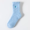 Morbidi calzini in pile corallo azzurro con cuore ricamato per un caldo inverno - Taglia unica / Celeste con cuore blu