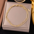 Detailansicht der doppellagigen Gold-Titan-Stahl-Fußkette mit Glieder- und Seilketten-Design - Quadrat + Twist-Kette (B5038)