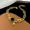 Goldenes Edelstahl-Armband mit Römischen Ziffern-Anhänger und funkelndem Zirkon - Gold